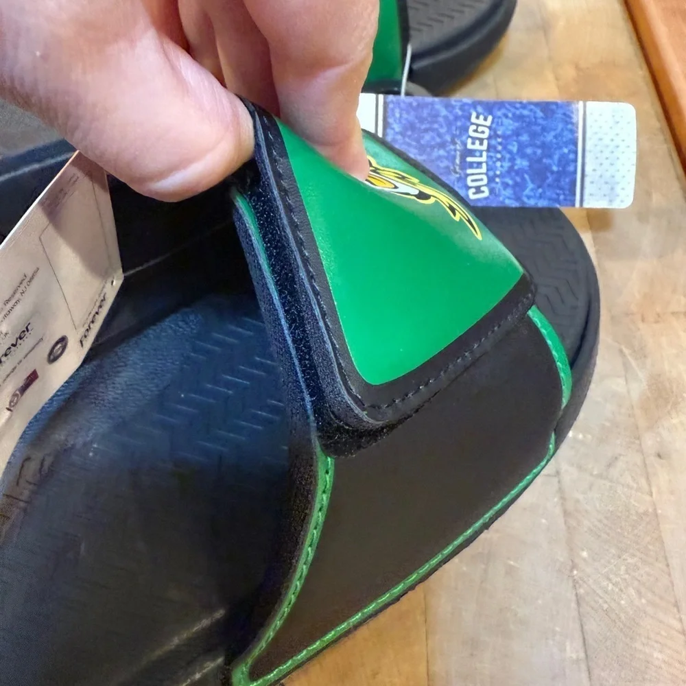 Oregon Ducks Men’s Sz 11/12 Slide Sandals Slip On Green and Black Brand New
